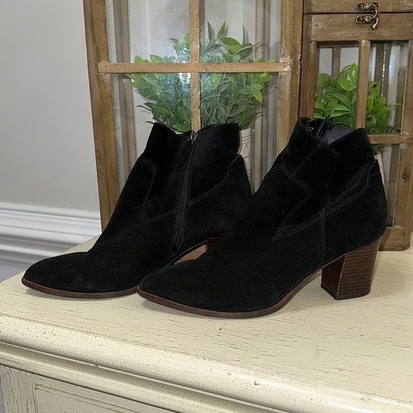 Franco Sarto Echelon Black Pointy Toe Booties size 8 - Picture 1 of 6